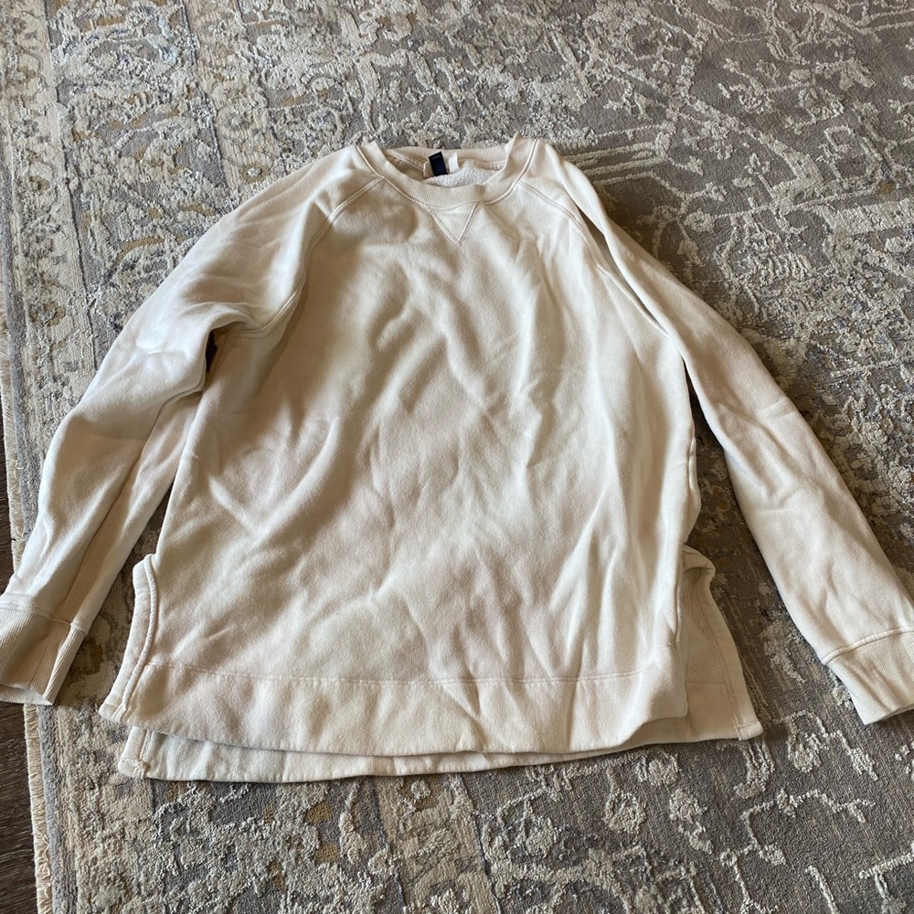 Universal thread sweatshirt